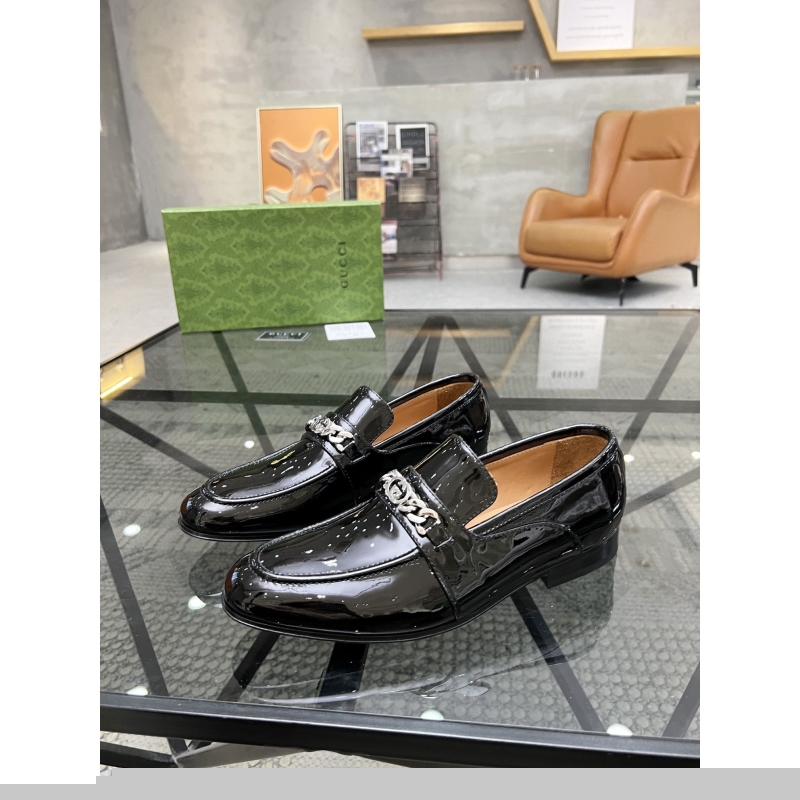 G*u*i leather shoes